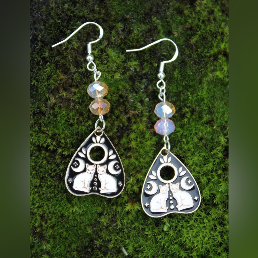 😺 Ouji kitty shiny dangle earrings